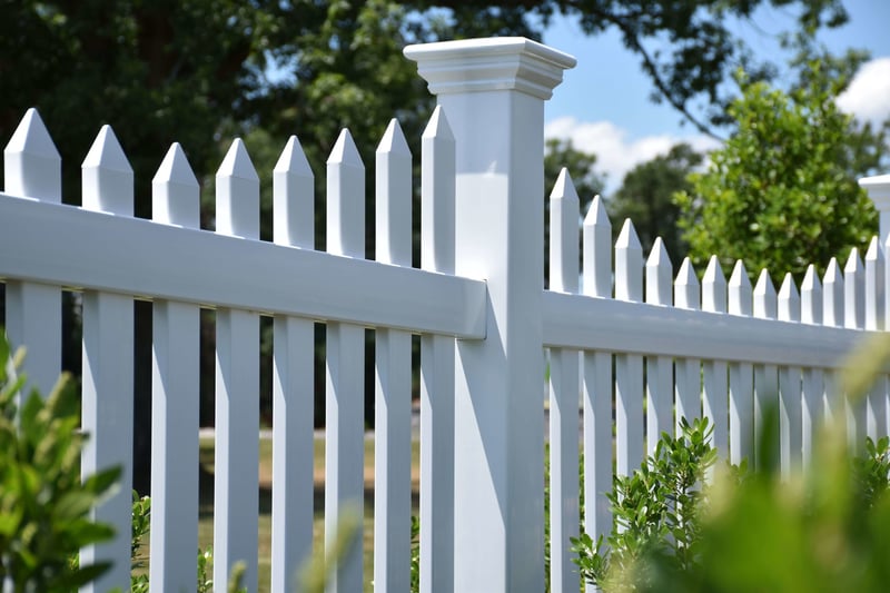 Dogear Scallop Picket Fencing In White